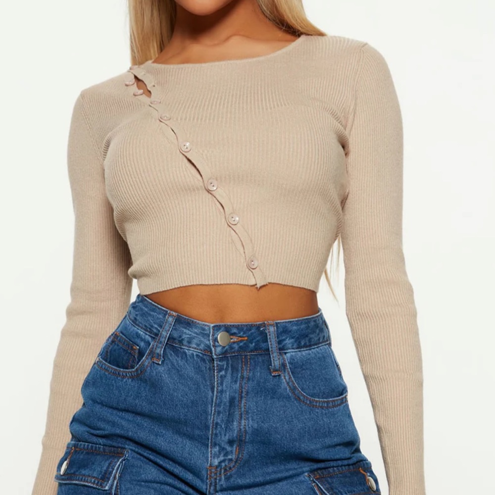 ASYMMETRICAL BUTTON CARDI